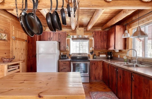 Mandeville Ski Chalet | "L'Autentique, four-season log cabin