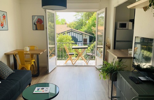 Soorts-Hossegor Apartment | "L'Etale", apartment with terrace in the heart of the city center. 2 steps from the lake