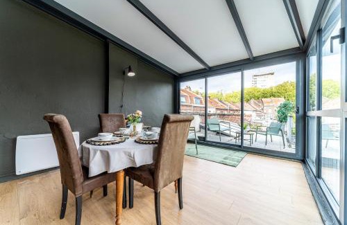 Croix Apartment | L'Holden - 2 beds - Terrace - Wifi - Tram