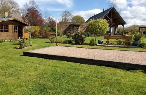 Courtonne-la-Meurdrac Bed & Breakfast | L’Ombragée Au Doux Refuge