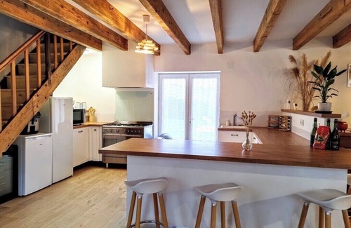 Celle-Levescault Cottage | L'Orée des Bois, 40 pers summer/28 pers winter 3 gites Swimming pool/Sauna/Jacuzzi