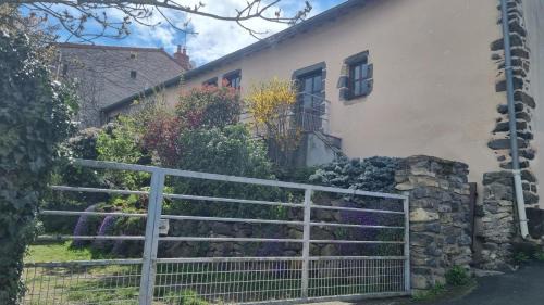 Villeneuve House | L'Oustalou - WIFI - Jardin - Campagne