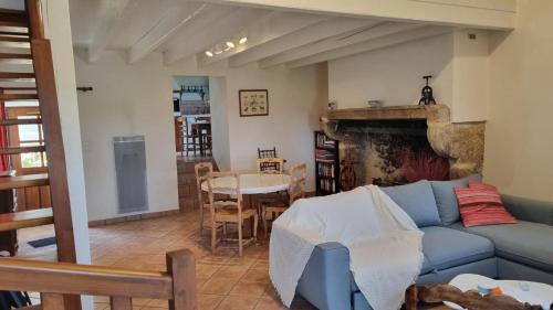 Villeneuve House | L'Oustalou - WIFI - Jardin - Campagne