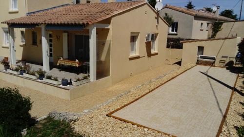 Bourg-Saint-Andeol Bed & Breakfast | l'oustau bonur