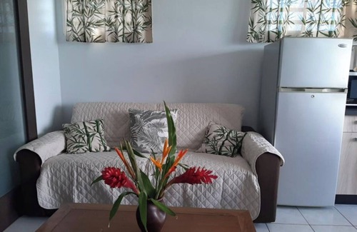 Trois-Ilets Apartment | L'R2 LA VILLA MELISSA T2 APARTMENT WITH POOL 150 M FROM THE BEACH.