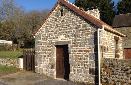 La Foret-Auvray House | La Cahute, gîte étape