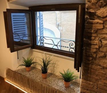 Rione VII Regola Apartment | La Casa Dei Marmi