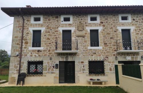 Lezana de Mena House | La casita de Mena