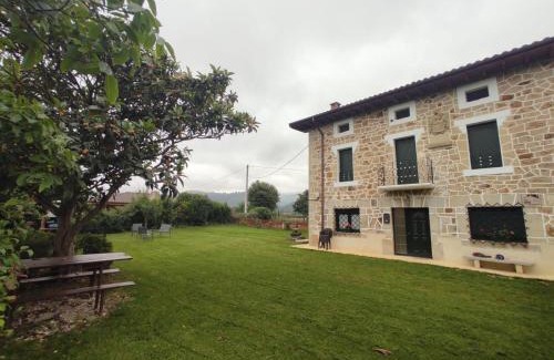 Lezana de Mena House | La casita de Mena