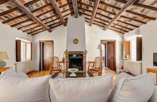 Lake Bracciano Apartment | La Castellana Charming Home in the Medieval Borgo