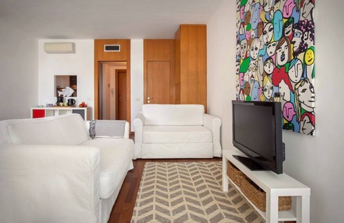 Bardolino Apartment | LA CHIARETTO SUITE has space for 3 adults + baby bed, roof terrace with spectacular lake view!