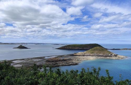 Plouezec House | La clé des falaises Meublé de tourisme 3 étoiles avec petite vue mer et au bord du GR 34