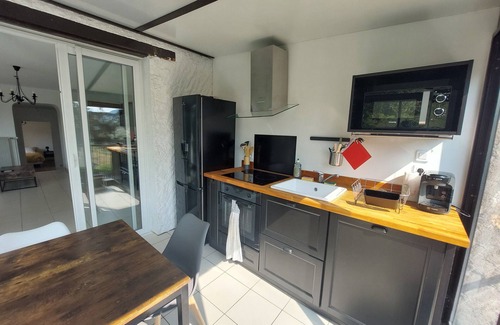 Le Perreon House | La Commanderie - Demeure de Charme Avec Piscine au Cœur du Beaujolais