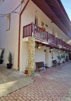 Bran House | La Conac 13 Ceasuri Bune