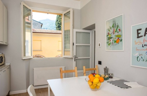 Cernobbio Apartment | La Corte di Zizi-apartament Lario: large family-proof