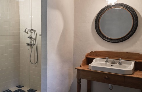 Pont-de-Barret House | La Cour du Marronnier