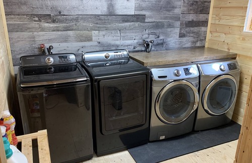 Saint-Joachim Apartment | La Denver - Log Home with SPA (Unit 1)