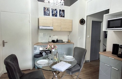 Charavines Apartment | La Discrète Romantique, apartment with jacuzzi