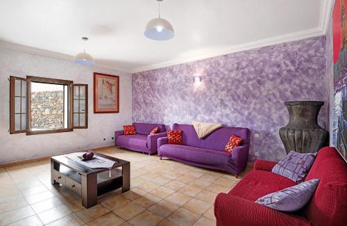Los Valles House | La Escuelita