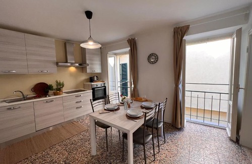 Torno House | La Finestra sul Molo - by MyHomeInComo