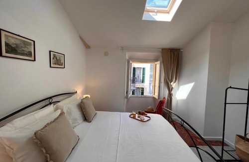 Torno House | La Finestra sul Molo - by MyHomeInComo