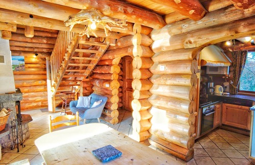 Basse-sur-le-Rupt Ski Chalet | La fuste de Sertigoutte, log chalet, kota-sauna and pool access for 5