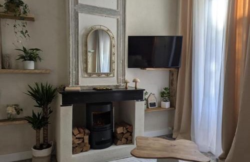 Saint-Saturnin-les-Avignon Apartment | La Galatée, Balnéo et Sauna privatifs