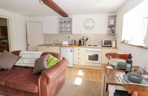 Soulby Cottage | LA'L SKAITHE, pet friendly, with a garden in Kirkby Stephen