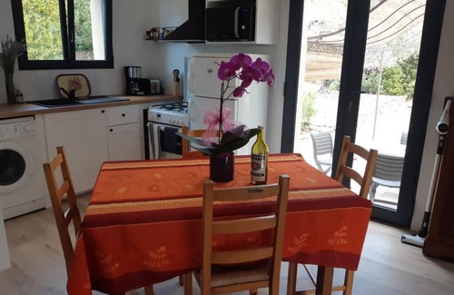 Cabrieres-d'Avignon House | La Lavande - Maison de Vacances en Provence Avec Piscine Privée et Jardin Arboré