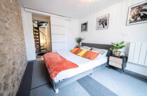 17th Arrondissement Batignolles-Monceau Apartment | La Luna - Élégante Maison de Standing avec extérieur - 25 min de Paris