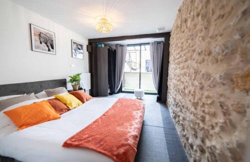 17th Arrondissement Batignolles-Monceau Apartment | La Luna - Élégante Maison de Standing avec extérieur - 25 min de Paris