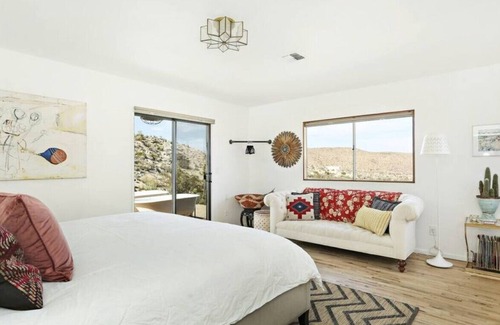 Yucca Valley Cabin | La Luna Cabin | Scenic Views of Joshua Tree
