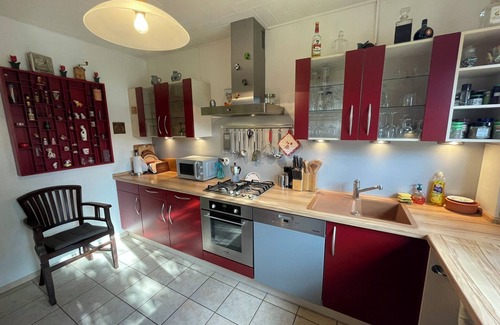 Drachenbronn House | La Maison Des Roses