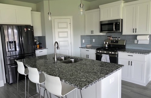 Farmington House | La Maison Bleu