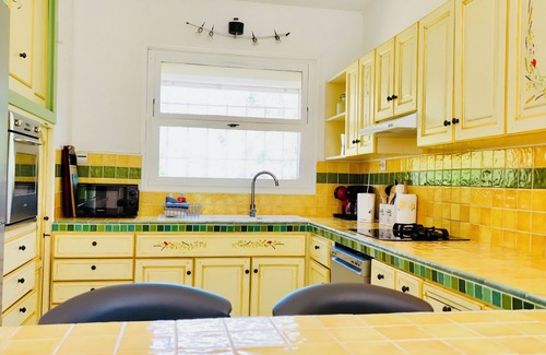 Gareoult House | La Maison Bleue - Family-friendly, peaceful & air-conditioned