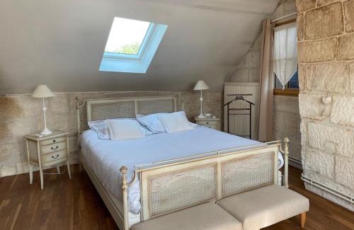 Tracy-le-Mont Apartment | La Maison Bleue