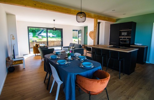 Goulven House | La Maison d'Eugénie 2 to 6 pers with jacuzzi sea view, quiet location with large garden.