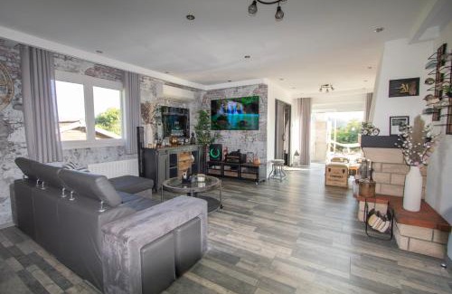 Jarmenil House | La Maison Du Bonheur