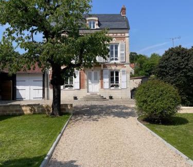 Auvers-sur-Oise Bed & Breakfast | La Maison du Pere Pilon avec petit dejeuner
