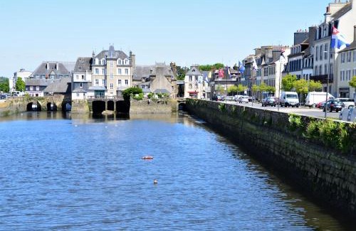 Landerneau House | La Maison du Quai Triplex de charme 4 étoiles en hyper centre avec SPA