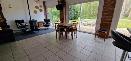 Lavacourt House | la maison au bord de l'eau