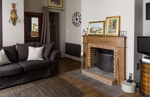 Champ-Capelet House | La Maison Hz Pretty house with south facing terrace