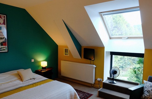 Parigne House | La Maison Jaune à la Janaie