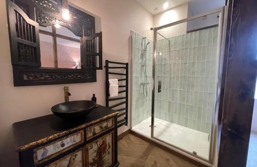 Veuzain-sur-Loire Bed & Breakfast | La Maison Voyage Bed and Breakfast