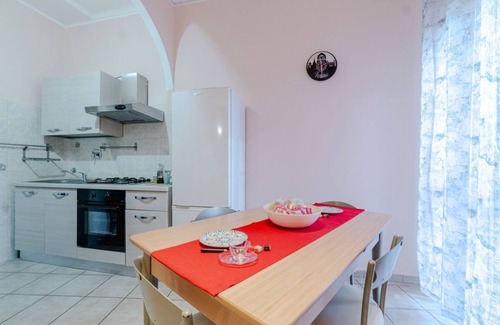 San Paolo Apartment | La Mole Apartment with Balcony