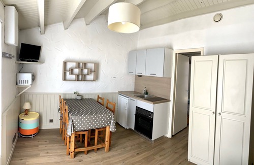 Sainte-Marie-de-Re Cottage | La Noue rental at a low price 250m from the sea and 400m from the village center - 4 people max