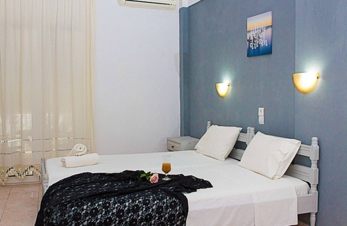 Skiathos Town Hotel | La Pensione 4 Skiathos