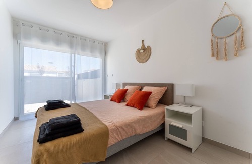 Lunel House | La Petite Camarguaise - Maison à 15min de la plage