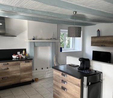 Camors House | La petite maison bleue