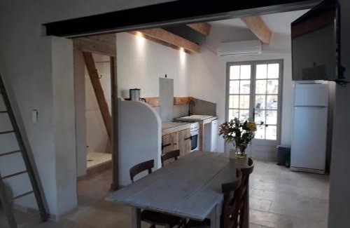 Chamaret House | La Petite Maison Dans Les Vignes